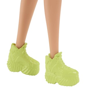  MATTEL FBR37/HBV22 Fashionistas Büyüleyici Parti Bebekleri Sarı Spor Ayakkabılı