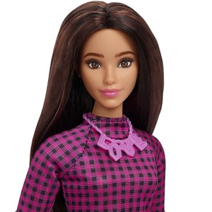  MATTEL FBR37/HBV20 Fashionistas Büyüleyici Parti Bebekleri Siyah Saçlı Pötikare Elbisesi Kolyesi Ve Spor Ayakkabılı